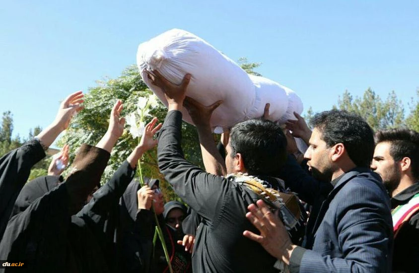 باحضور مسئولان استانی و دانشگاه فرهنگیان کرمان برگزار شد:

تشییع و تدفین پیکر پاک و مطهر شهیدان گمنام در دانشگاه فرهنگیان کرمان 4