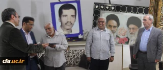 در سفر دکتر مهرمحمدی به هرمزگان انجام شد:

دیدار با خانواده دانشجو معلم شهید ابراهیم تنیده