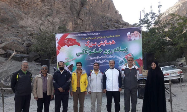 با حضور دانشجومعلمان دانشگاه فرهنگیان خراسان جنوبی برگزار شد:

همایش بزرگ پیاده روی خانوادگی هفته تربیت بدنی و بهداشت روان 2