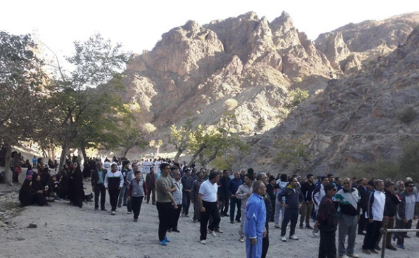 با حضور دانشجومعلمان دانشگاه فرهنگیان خراسان جنوبی برگزار شد:

همایش بزرگ پیاده روی خانوادگی هفته تربیت بدنی و بهداشت روان 4