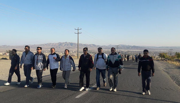 با حضور دانشجومعلمان دانشگاه فرهنگیان خراسان جنوبی برگزار شد:

همایش بزرگ پیاده روی خانوادگی هفته تربیت بدنی و بهداشت روان 6