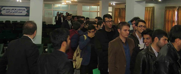 با حضور پر شور دانشجو معلمان برگزار شد:

انتخابات شورای مرکزی انجمن اسلامی دانشجو معلمان 
 5