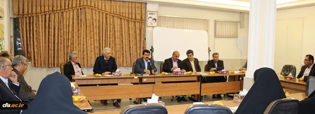 جلسه صمیمی مدیریت امور پردیس های استان قزوین با اساتید  دانشگاه 6