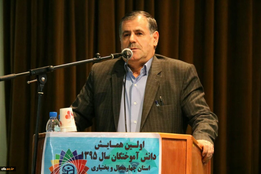 دکتر ساکی در همایش دانش آموختگان دانشگاه در استان چهار محال بختیاری:

معلمان فکور و پژوهنده رکن مدارس اثربخش هستند 2