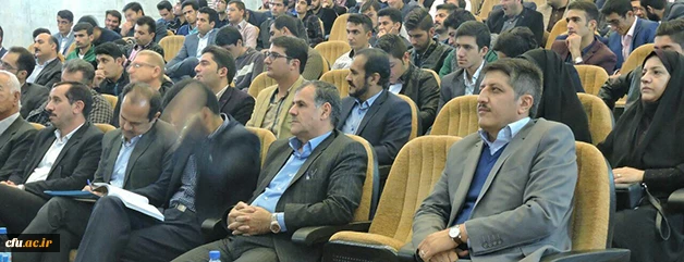 دکتر ساکی در همایش دانش آموختگان دانشگاه در استان چهار محال بختیاری:

معلمان فکور و پژوهنده رکن مدارس اثربخش هستند 4