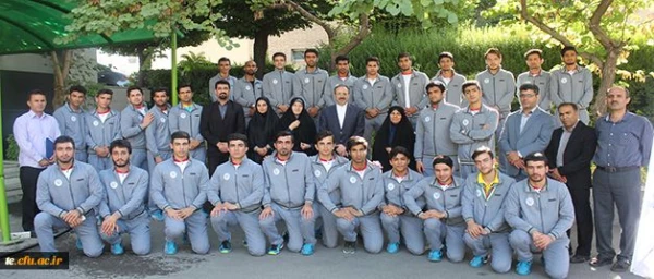 اهداء لوح تقدیر و جوایز دانشجو معلمان ورزشکار شرکت کننده در اولین المپیاد ملی ورزش همگانی