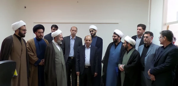 با حضور مسئولین کشوری و استانی در دانشگاه فرهنگیان پردیس علامه طباطبایی لرستان برگزار شد:

آیین معارفه مسئول و تاسیس دفتر نهاد نمایندگی مقام معظم رهبری دانشگاه فرهنگیان لرستان 
 2