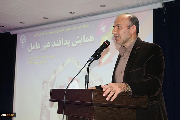 دکتر حاتمی رئیس مرکز مطالعات پدافند غیر عامل کشور:

ابزارمعلمان برای مقابله با بحران در پدافند غیر عامل قلم، کاغذ، ارتباطات عاطفی، کامپیوتر و اینترنت خواهد بود
 6