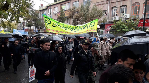 فریادهای بلند استکبار ستیز دانشگاه فرهنگیان استان کردستان همگام با مردم شهر زیر بارش شدید باران 3