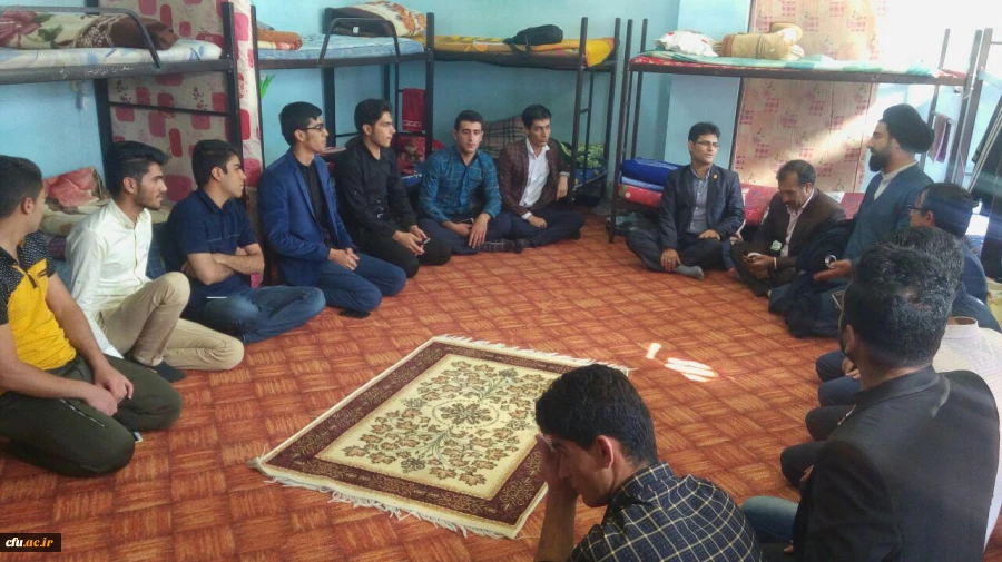 نشست صمیمانه با دانشجویان در خوابگاه