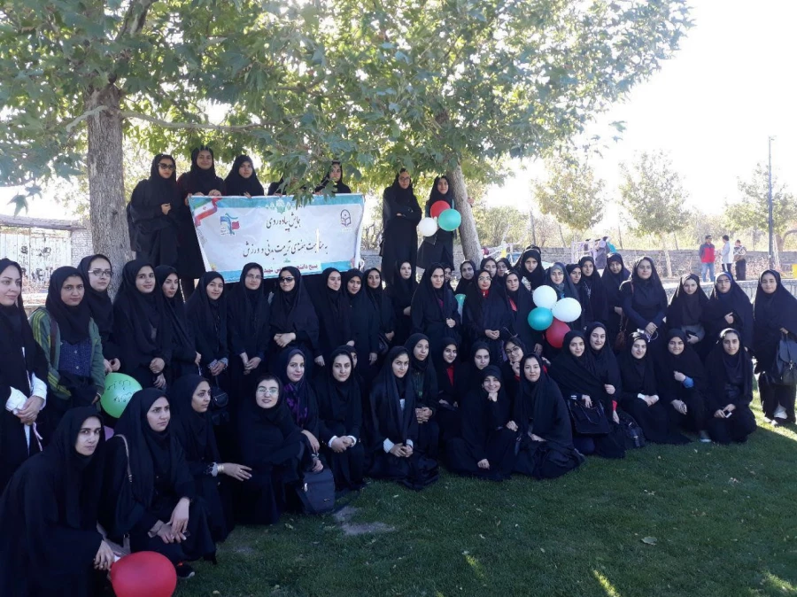 برگزاری مسابقات ورزشی به مناسبت هفته تربیت بدنی در پردیس های استان همدان