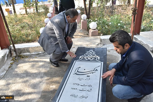 تلاوت قرآن مجید بر سر مزار شهید گمنام پردیس شهید مفتح شهرری 2