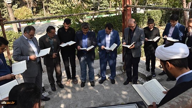 تلاوت قرآن مجید بر سر مزار شهید گمنام پردیس شهید مفتح شهرری 4