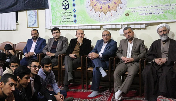 در دانشگاه فرهنگیان گرگان برگزار شد:

به مناسبت هفته قرآنی دانشگاه ها ، مراسم نهضت تولید علم در سایه قرآن کریم 
 2