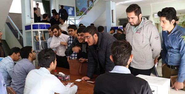 به همت امور دانشجویی برگزار شد: 

انتخابات شورای صنفی پردیس شهید رجایی قزوین
 3