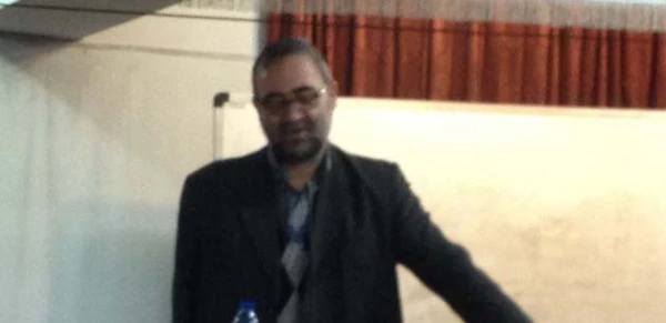 به همت انجمن اسلامی دانشجو معلمان پردیس علامه امینی(ره) تبریز برگزار شد:

همایش اهمیت فعالیت تشکل های دانشجویی
 3