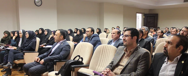 دکتر مهرمحمدی در ششمین نشست کارشناسان و مسئولان هوشمند سازی ضمن تبریک حلول ماه ربیع و خیر مقدم به همکاران حوزه هوشمندسازی درخصوص اهمیت دوره های بالندگی حرفه ای گفت : 

اصل اساسی این است که باید نخست خودمان یاد بگیریم و رشد کنیم تا بتوانیم به قدکشیدن دیگ