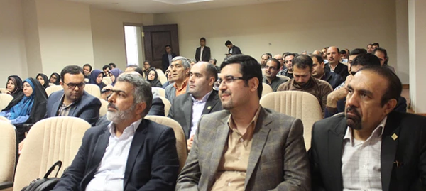 دکتر مهرمحمدی در ششمین نشست کارشناسان و مسئولان هوشمند سازی ضمن تبریک حلول ماه ربیع و خیر مقدم به همکاران حوزه هوشمندسازی درخصوص اهمیت دوره های بالندگی حرفه ای گفت : 

اصل اساسی این است که باید نخست خودمان یاد بگیریم و رشد کنیم تا بتوانیم به قدکشیدن دیگ