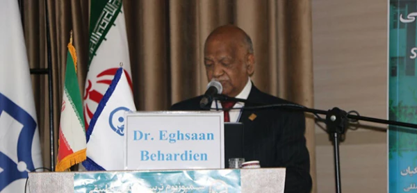 پرفسور اقسان بهاردین در نخستین سمپوزیوم تربیت معلم تطبیقی:

رویکردهای آموزشی که معلمان اتخاذ میکنند حاصل تاثیر پندارها و نگرشهای در انتخاب آنها است 3