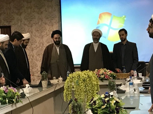 معاون منابع انسانی نهاد نمایندگی مقام معظم رهبری در دانشگاه ها در گفت وگو با فارس  عنوان کرد:

اهداف  نشست سراسری و دوره آموزشی مسئولان نهاد دانشگاه های فرهنیگان سراسر کشور 2