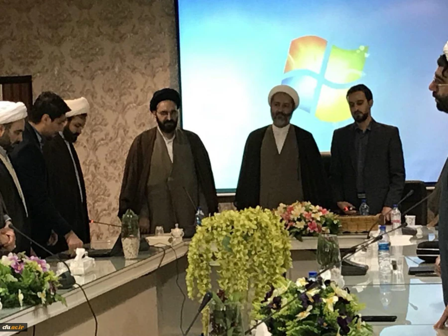 معاون منابع انسانی نهاد نمایندگی مقام معظم رهبری در دانشگاه ها در گفت وگو با فارس  عنوان کرد:

اهداف  نشست سراسری و دوره آموزشی مسئولان نهاد دانشگاه های فرهنیگان سراسر کشور 2