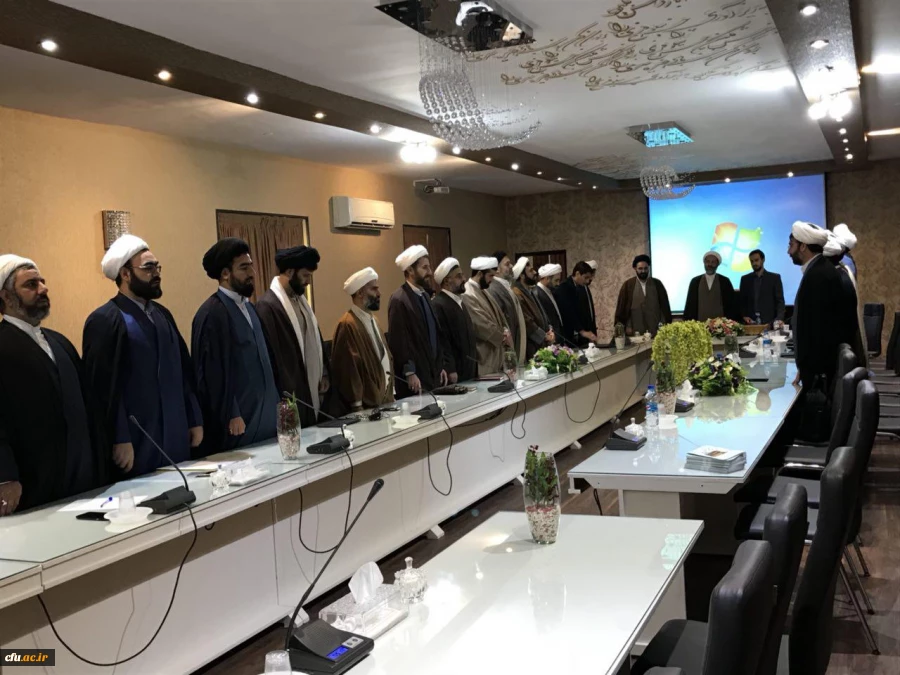 معاون منابع انسانی نهاد نمایندگی مقام معظم رهبری در دانشگاه ها در گفت وگو با فارس  عنوان کرد:

اهداف  نشست سراسری و دوره آموزشی مسئولان نهاد دانشگاه های فرهنیگان سراسر کشور 3