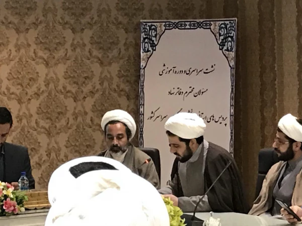 معاون منابع انسانی نهاد نمایندگی مقام معظم رهبری در دانشگاه ها در گفت وگو با فارس  عنوان کرد:

اهداف  نشست سراسری و دوره آموزشی مسئولان نهاد دانشگاه های فرهنیگان سراسر کشور 5