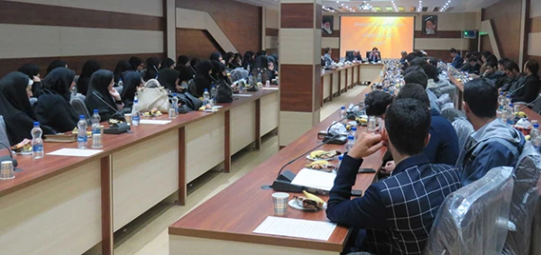 در هفته گرامی داشت کیفیت آموزش برگزار شد:

تجلیل از ممتازین کنکور سراسری و دارندگان معدل برتر دانشجو معلمان دانشگاه فرهنگیان آذربایجان شرقی 6