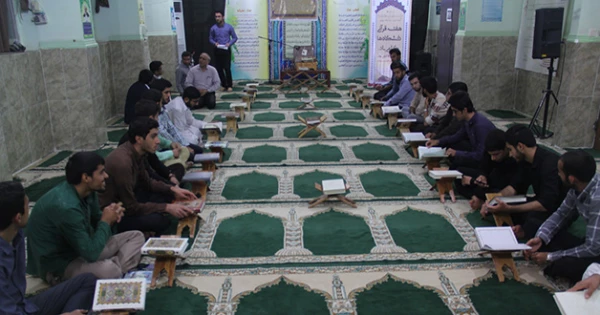 مدیر امور پردیس های استان هرمزگان در مراسم هفته وحدت و قرآن دانشگاه:

 وحدت حول قرآن کریم، مسلمانان را به قدرت مطلق در جهان تبدیل می کند 4