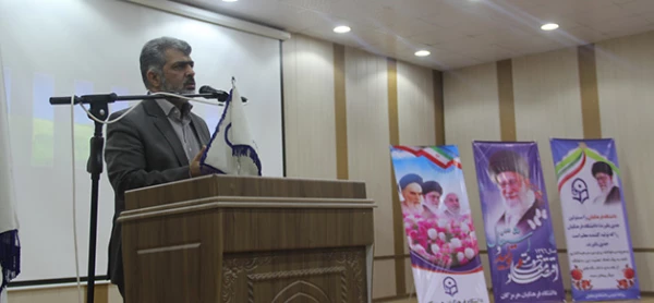 ماجدی مدیر کل حراست دانشگاه در جلسه توجیحی آموزشی دانشجویان ورودی 96 : 

معلمان موفق دوره های گذشته ، الگوی ممتازی برای دانشجو معلمان برای شناخت رسالت معلمی 
 3