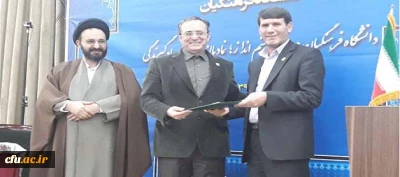 در حاشیه شانزدهمین اجلاس سراسری سرپرستان مدیریت های استانی، پردیس ها و واحد های تابعه صورت گرفت:

تجلیل از مقام علمی دکتر رحیم بدری مدیر امور پردیس های آذربایجان شرقی