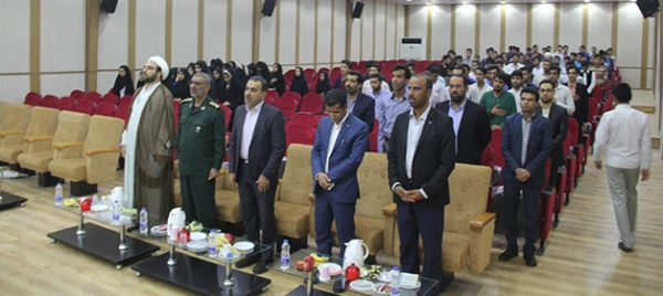 مدیر امور پردیس های هرمزگان گفت: 

تکریم خانواده معظم شهدا، نشر وانتقال پیام ها و رشادت های شهیدان وظیفه همه ماست
 3