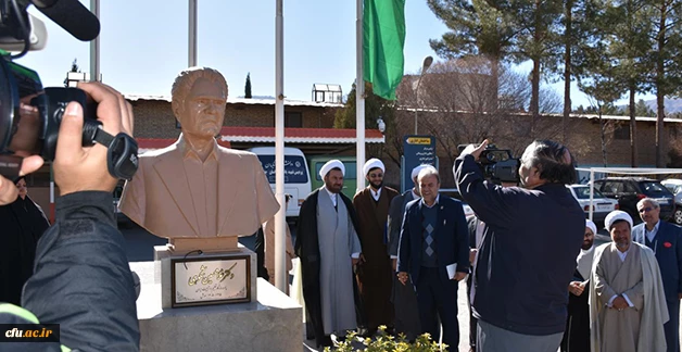 با حضور حجه الاسلام دکتر عابدی معاونت فرهنگی اجتماعی دانشگاه فرهنگیان  انجام شد:

رو نمایی از سردیس دکتر شکوهی چهره ماندگار و پدر تعلیم و تربیت ایران  و افتتاح نمازخانه پردیس شهید باهنر بیرجند
 3