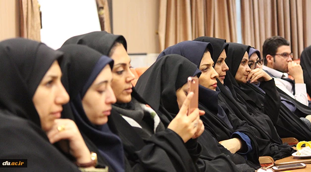 سرپرست دانشگاه در نشست صمیمی با کارکنان معاونت طرح و برنامه و توسعه منابع تاکید کرد:

اهمیت توجه به  تکریم و احترام در تمام سطوح دانشگاه 7