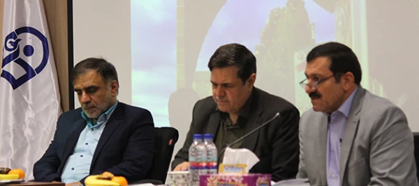 سرپرست دانشگاه در نشست صمیمی با کارکنان معاونت طرح و برنامه و توسعه منابع تاکید کرد:

اهمیت توجه به  تکریم و احترام در تمام سطوح دانشگاه 9