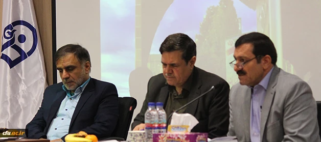 سرپرست دانشگاه در نشست صمیمی با کارکنان معاونت طرح و برنامه و توسعه منابع تاکید کرد:

اهمیت توجه به  تکریم و احترام در تمام سطوح دانشگاه 9