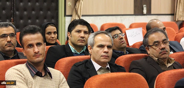 سرپرست دانشگاه در نشست صمیمی با کارکنان معاونت طرح و برنامه و توسعه منابع تاکید کرد:

اهمیت توجه به  تکریم و احترام در تمام سطوح دانشگاه 11