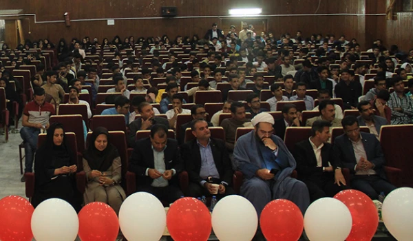 در مراسم گرامیداشت 16 آذر تاکید شد:

پیگیری آرمان های انقلاب و مطالبات مقام معظم رهبری از سوی دانشجویان
 3