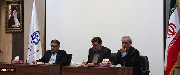 سرپرست دانشگاه در نشست با کارکنان حوزه ریاست عنوان کرد:

حوزه ریاست اصلی ترین خاکریز میدان رزم دانشگاه فرهنگیان است 3