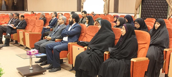 سرپرست دانشگاه در نشست با کارکنان معاونت پژوهشی دانشگاه:

عبور از امواج دانش به قله های بینش از مسیر پژوهش صورت می گیرد 4