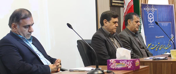 سرپرست دانشگاه در نشست با کارکنان معاونت پژوهشی دانشگاه:

عبور از امواج دانش به قله های بینش از مسیر پژوهش صورت می گیرد 5