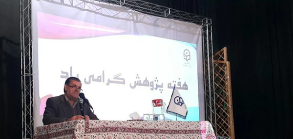 بازدیدمعاون پژوهش و فناوری دانشگاه از پردیس زینبیه به مناسبت هفته ی پژوهش 2