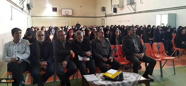 بازدیدمعاون پژوهش و فناوری دانشگاه از پردیس زینبیه به مناسبت هفته ی پژوهش 3