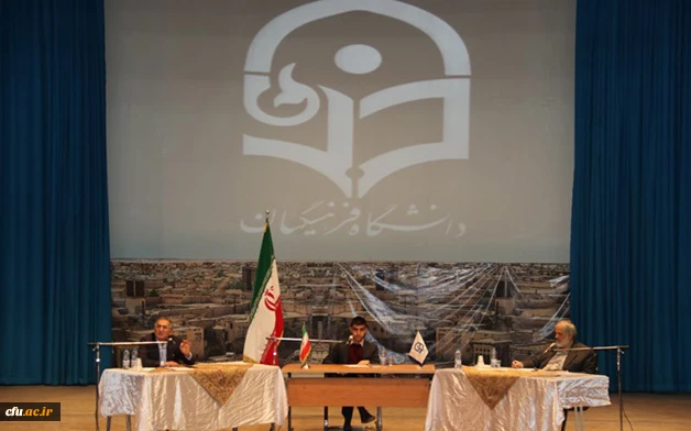 با حضور صادق زیبا کلام و قدیری ابیانه در پردیس شهیدان پاک نژاد یزد برگزار شد:

مناظره سیاسی با موضوع « آزادی و حقوق شهروندی، قانون اساسی و واقعیت های موجود »
 2