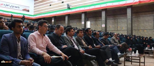 با حضور صادق زیبا کلام و قدیری ابیانه در پردیس شهیدان پاک نژاد یزد برگزار شد:

مناظره سیاسی با موضوع « آزادی و حقوق شهروندی، قانون اساسی و واقعیت های موجود »
 7