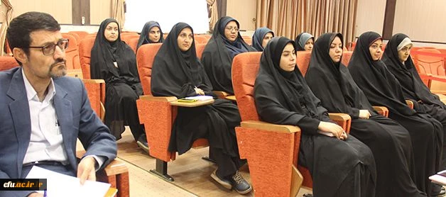 دکتر خنیفر در نشست صمیمی با کارکنان معاونت دانشجویی:
تاثیر حس خود نابسندگی در بروز خلاقیت و کسب پیشرفت ها