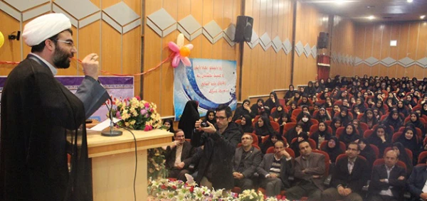 با حضور مسئول نهاد نمایندگی دفتر مقام معظم رهبری دانشگاه های استان لرستان برگزار شد:

برگزاری مراسم روز دانشجو در دانشگاه فرهنگیان لرستان 
 4