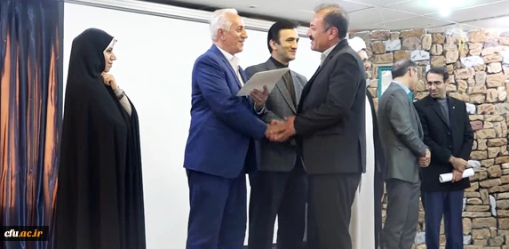 همزمان با هفته پژوهش برگزار شد:

تجلیل از 32 پژوهشگر برتر دانشگاه فرهنگیان استان کردستان
 2