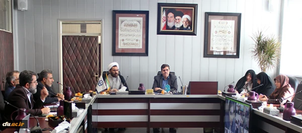 دکتر خنیفر در نشست بررسی خدمات رسانی به دانشجومعلمان شاهد عنوان کرد:

خدمت به جامعه ایثارگران با ارزش است  /   ۸۰ درصد از خانواده های ایرانی به صورت مستقیم، یا با فاصله جزو خانواده های شاهد و ایثارگر هستند 2