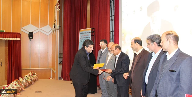 دکتر جودکی در همایش هفته پژوهش :

نگاه گسترده به پژوهش عامل پیشرفت جامعه 7